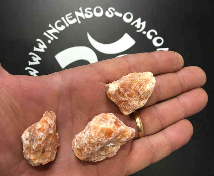 Calcita Naranja en bruto 3 Cm aprox